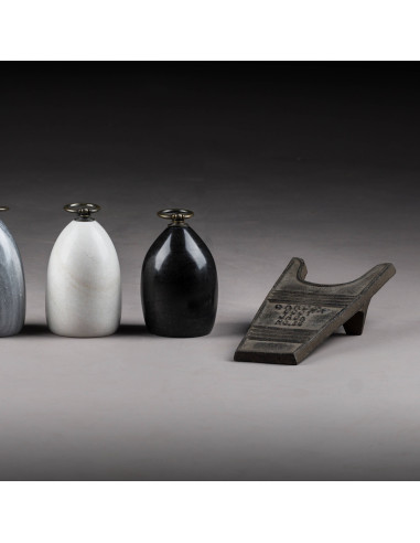 High-quality metal and wood construction of Hill Interiors SKU 15070 Cast Iron Boot Jack, detailed view for UK customers.