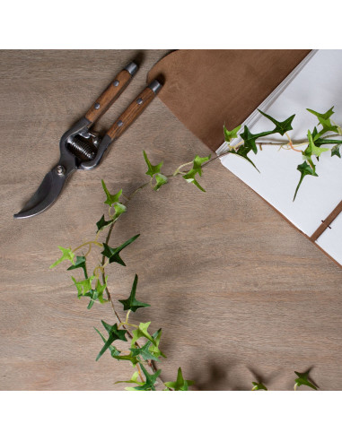 High-quality metal and wood construction of Hill Interiors SKU 21308 Small Ivy Garland, detailed view for UK customers.