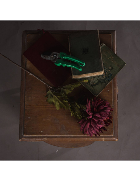 Buy Hill Interiors 18924 Autumn Spider Chrysanthemum online in UK with fast delivery from FastDaddy UK, your furniture expert.