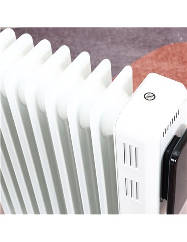 HOMCOM 2000W Oil Filled Radiator, 9 Fin Portable Electric Heater with LED Display, 24H Timer, 3 Heat Settings, Adjustable Thermo