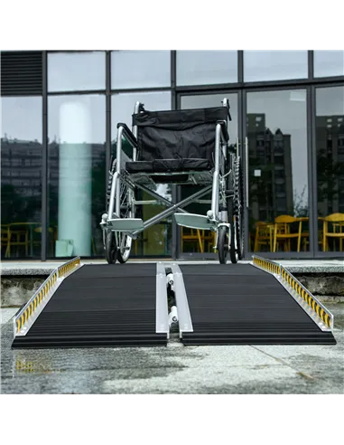 HOMCOM Wheelchair Ramp, 152L x 73Wcm, 272KG Capacity, Folding Aluminium Threshold Ramp with Non-Skid Surface, Transition Plates 