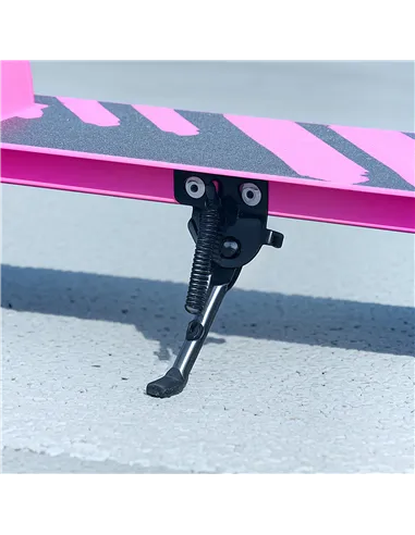 AIYAPLAY Scooter for Kids Aged 3-8 Years, with Adjustable Handle, Two Light Up Wheels, Handbrake, Rear Brake, Pink