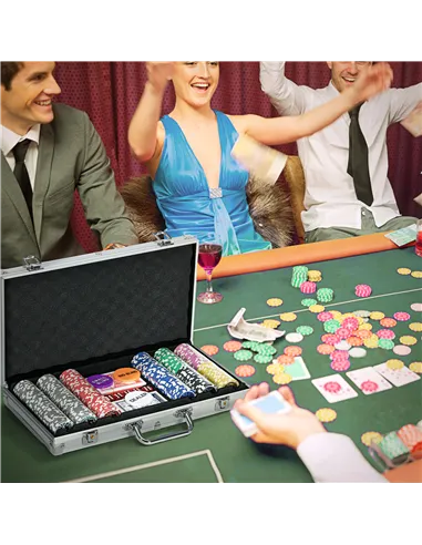 SPORTNOW 300-Piece Poker Chips Set, Poker Set with Mat, Chips, Two Card Decks, Dealer, Five Dices