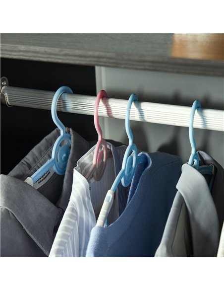 HOMCOM Open Wardrobe on Wheels, Bedroom Wardrobe with Clothes Hanging Rail, 2 Storage Shelves, Mobile Garment Rack for Cloakroom