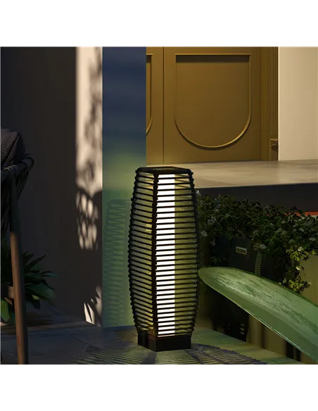 Outsunny Rattan Solar Floor Lamp, 68cm Tall Outdoor Garden Lantern Pathway Light & Decorative Lighting with Auto On/Off LED Ligh