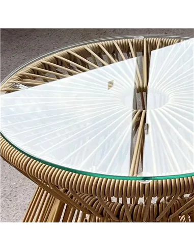 Outsunny Round End Table, Rattan Side Table, Hollow Drum Design Coffee Table w/ Glass Tabletop for Patio, Garden, Balcony Natura