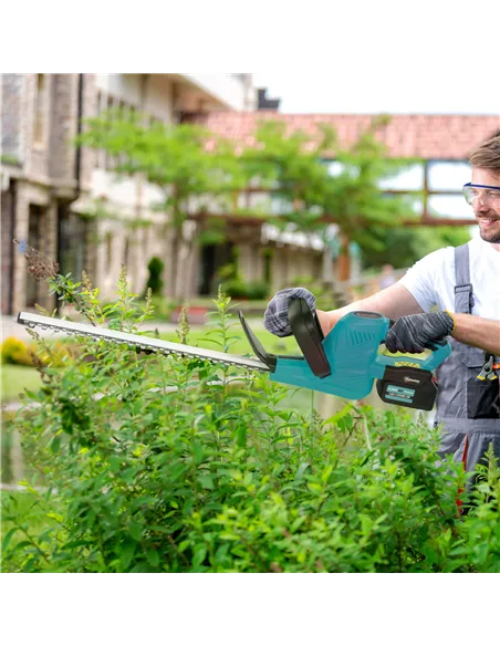 Outsunny 20" Cordless Hedge Trimmer, 18V Electric Hedge Cutter with 51cm Dual Action Blade, 2 x 4000mAh Batteries and Brushless 