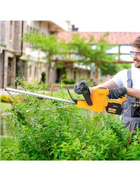 Outsunny 20" Cordless Hedge Trimmer, 18V Electric Hedge Cutter with 51cm Dual Action Blade, 2 x 4000mAh Batteries and Brushless 